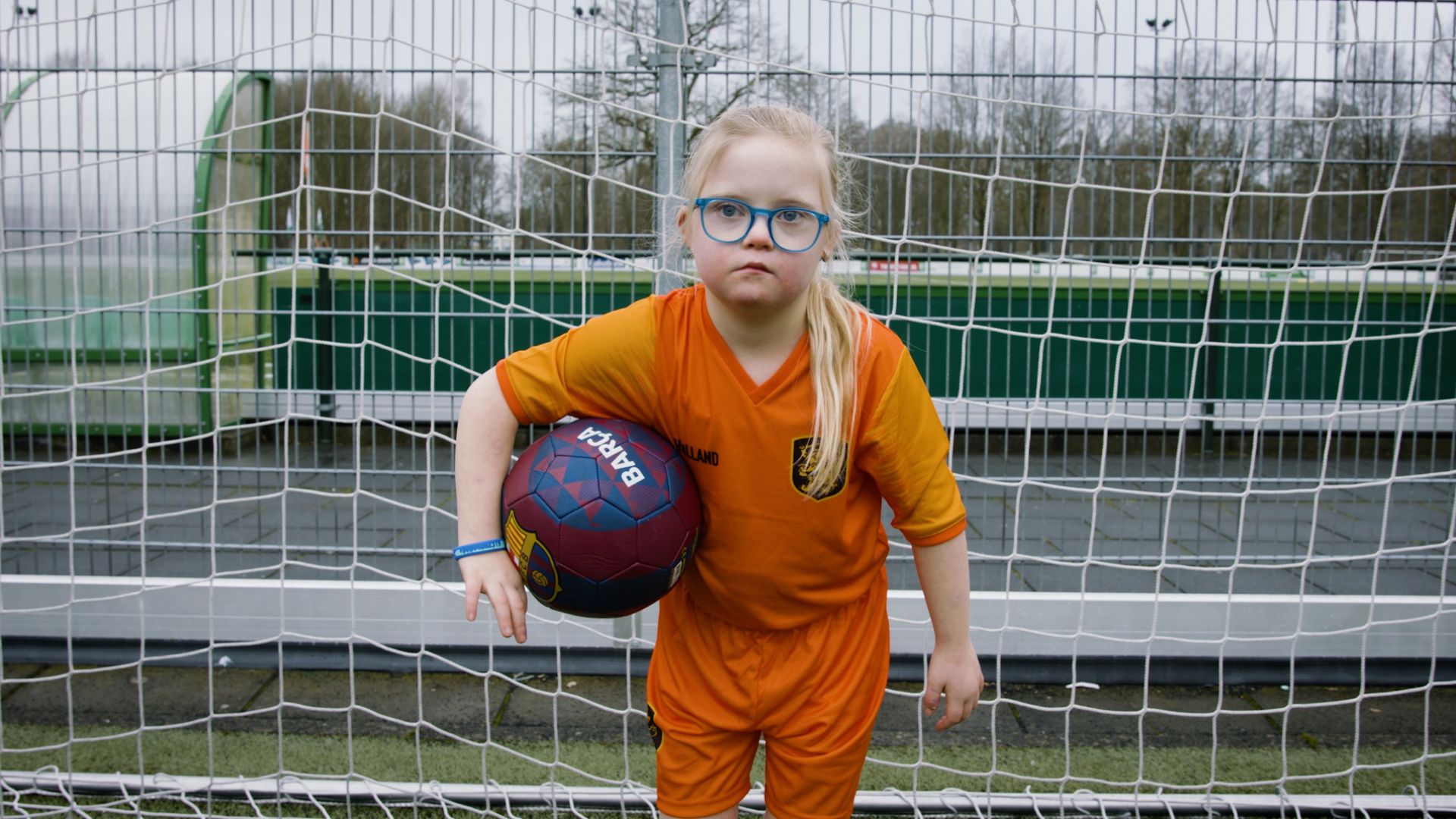 Lotte wil voetballen met leeftijdsgenootjes