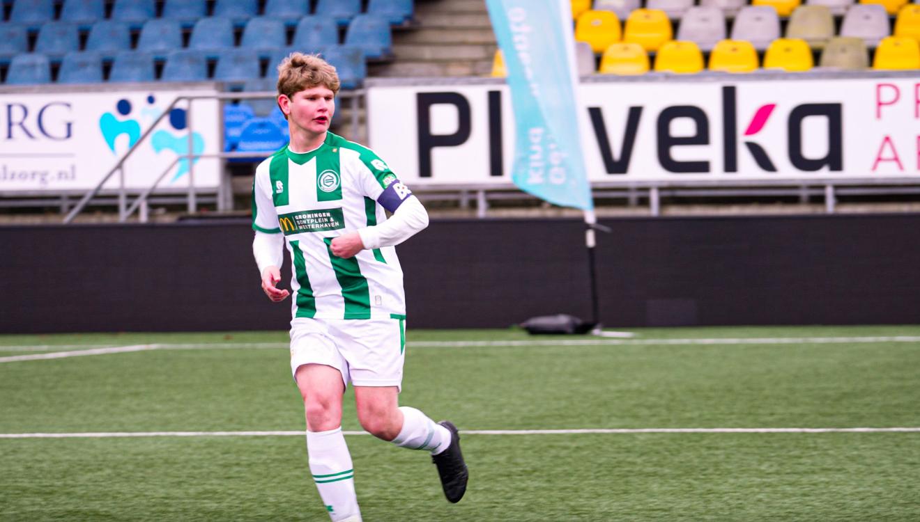 Niels aan het voetballen in de Bijzondere Eredivisie