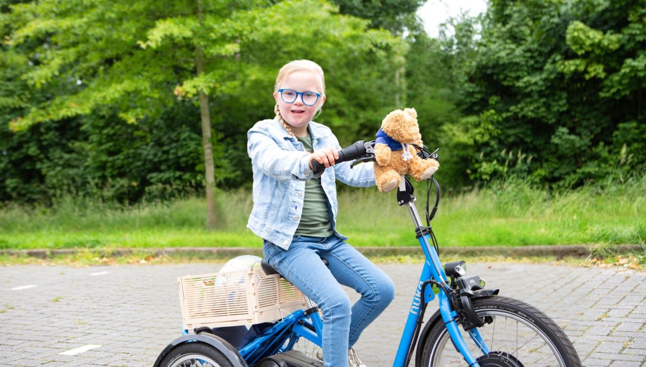 Lotte op de fiets