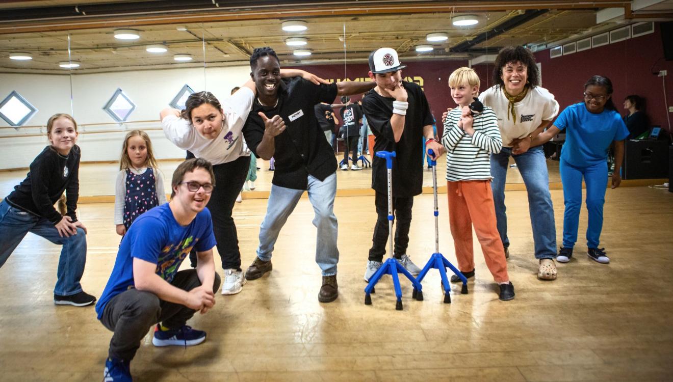 Kinderen met en zonder handicap tijdens de cursus Samen Dansen