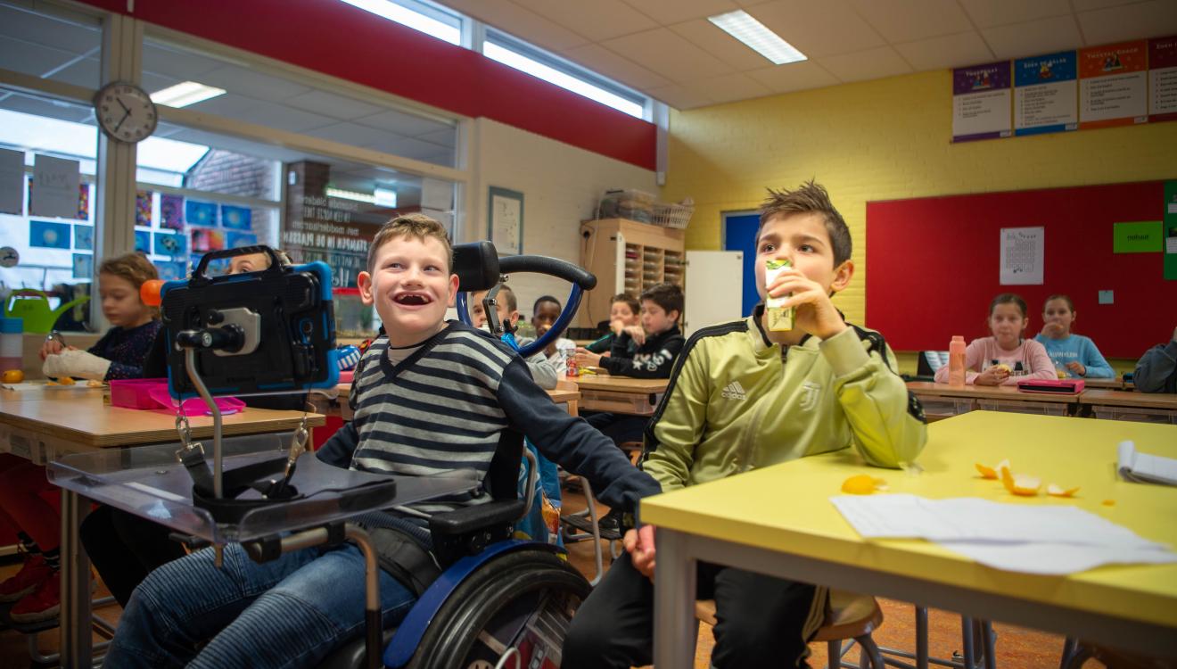 Rick maakt vrienden dankzij Samen naar School, foto Eveline van Elk