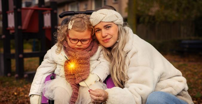 Sanne en Minthe kijken naar een wenssterretje