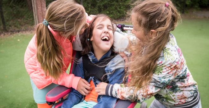 Elin en twee vriendinnetjes aan het spelen