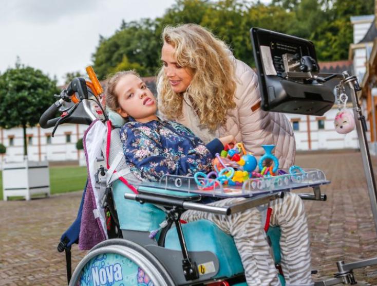 Nova en haar moeder in Paleis het Loo