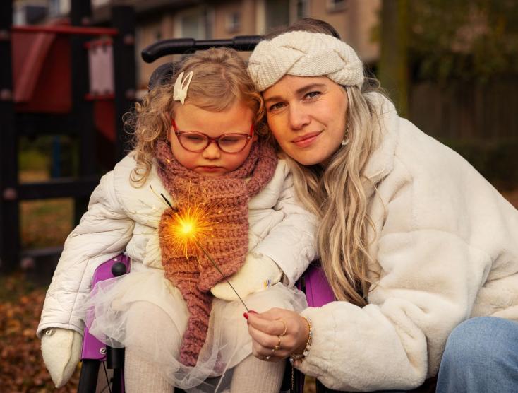 Sanne en Minthe kijken naar een wenssterretje