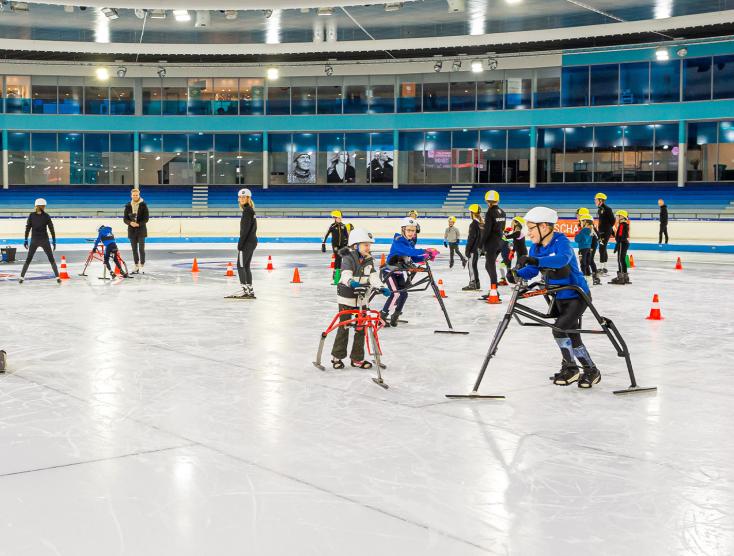 Kinderen aan het Frame Schaatsen