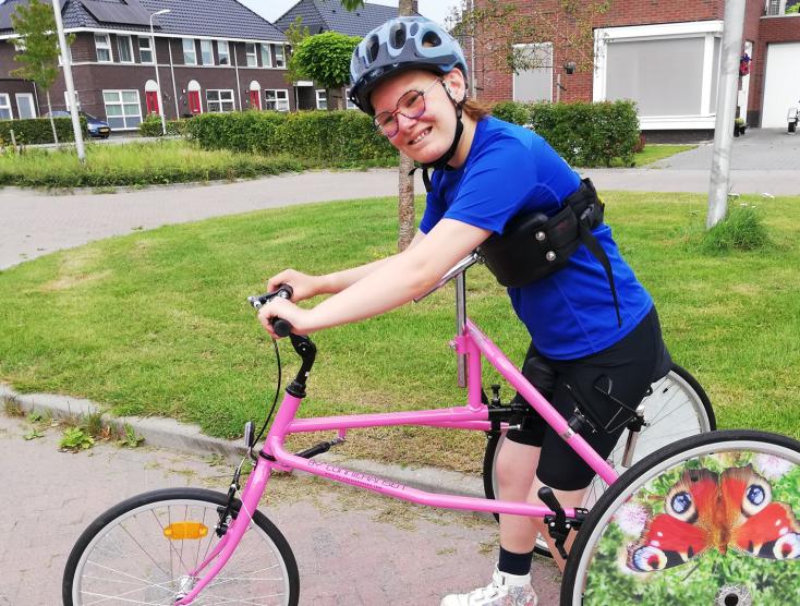 Dinah op haar runningframe