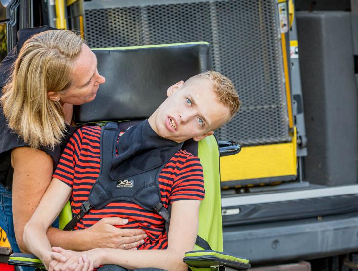 Jarno zit in een rolstoel