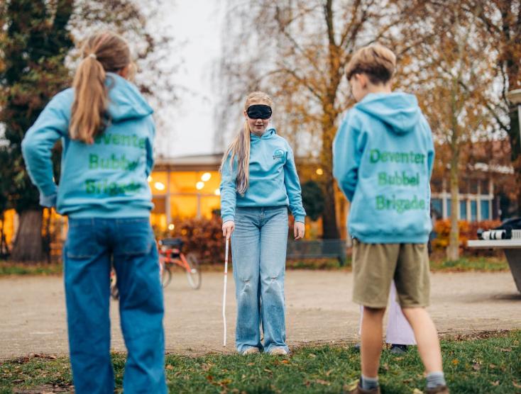 Kinderen van de Bubbel Brigade testen hoe het is om blind te zijn