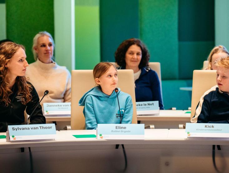 Kinderen nemen deel aan het debat in Deventer