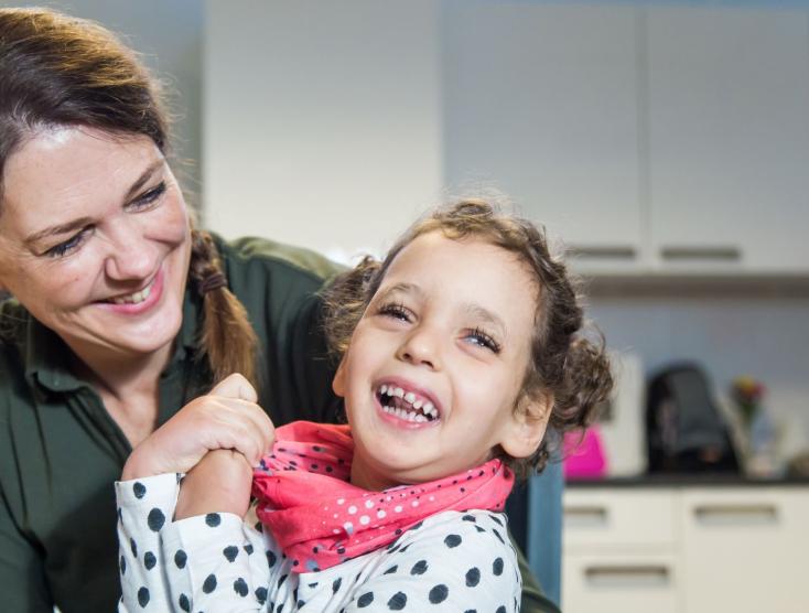 Esther de Bruijn samen met haar nichtje Liz