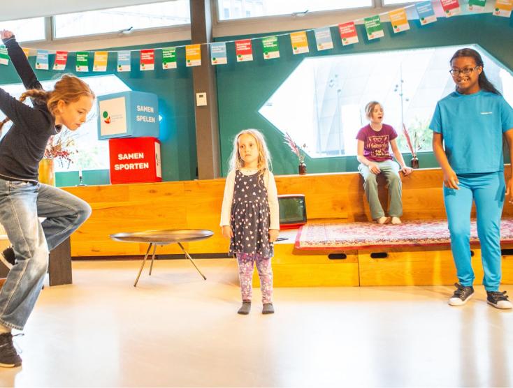 Kinderen met en zonder handicap tijdens de cursus Samen Dansen