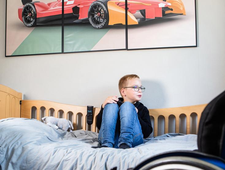 Luuk op zijn bed
