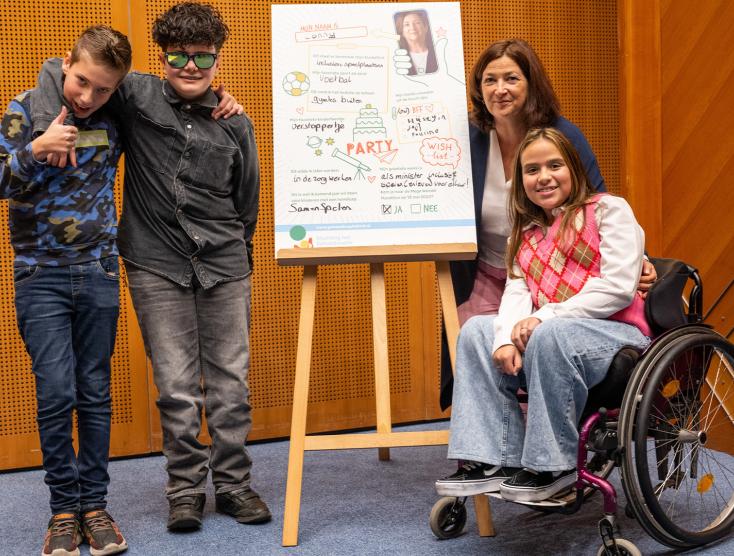 Kinderambassadeurs Joël, Hüseyin en Pauline op bezoek bij minister Conny Helder