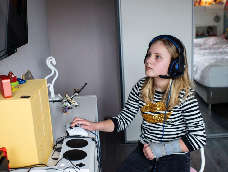 Tatum aan het gamen