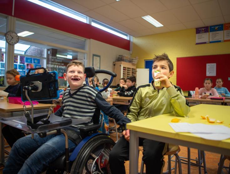 Kinderen met en zonder handicap samen in een schoolklas