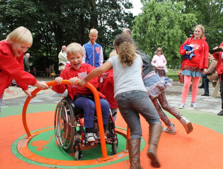Kinderen met en zonder handicap spelen samen