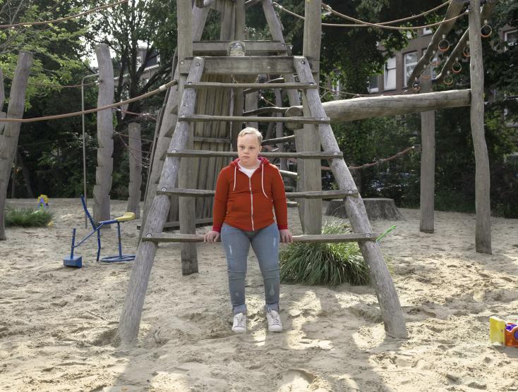 Skip speelt alleen in de speeltuin